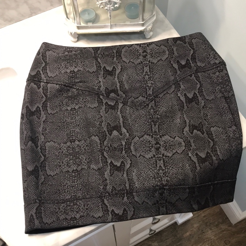 William Rast Mini Skirt Snake Print Size Medium